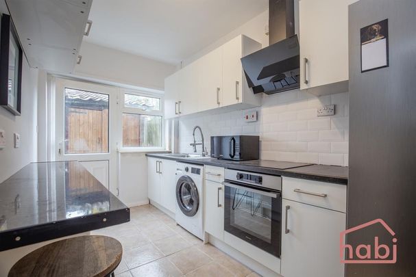 1 bedroom in a house share to rent - Photo 1