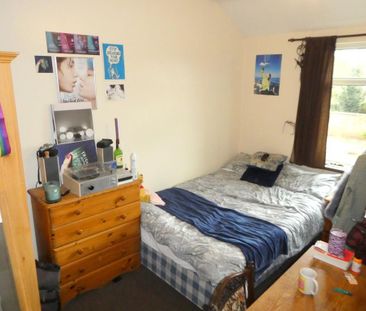 4 bedroom semi-detached house to rent - Photo 5