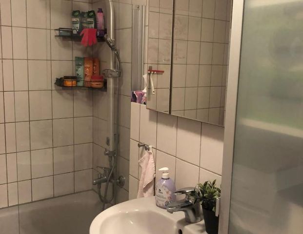 Helle 2-ZW mit Balkon in ruhiger Lage von Ludwigsburg-Pflugfelden - Photo 1