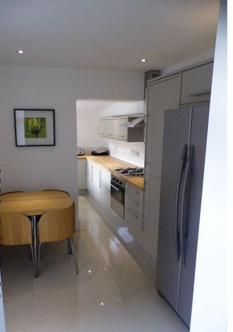 6 bedroom house of multiple occupation to rent - Photo 3