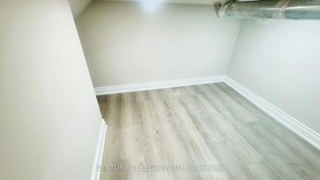 Detached Home For Lease | W9229421 - Photo 3