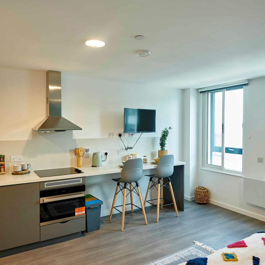 Platinum Studio - Photo 1