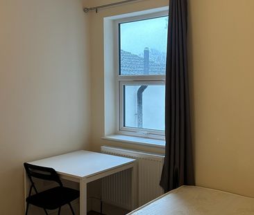 Room in a Shared House, Etchingham Road, E15 - Photo 1