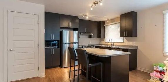 Grand 5 1/2, accès ascenseur privée! - Photo 2