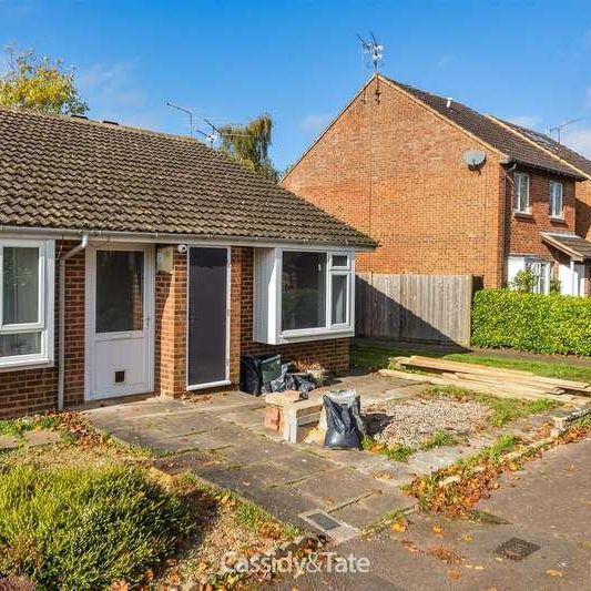 Cheriton Close, St. Albans, AL4 - Photo 1