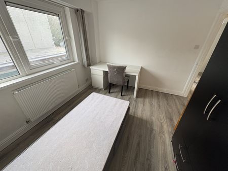 2 bedroom flat to rent - Photo 4