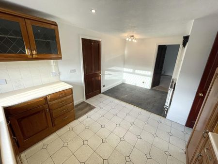 3 bedroom semi-detached house to rent - Photo 2