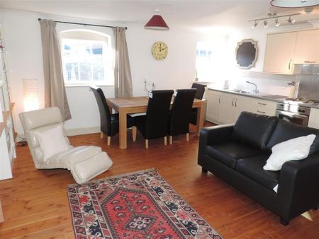 3 bedroom apartment to rent - Photo 2