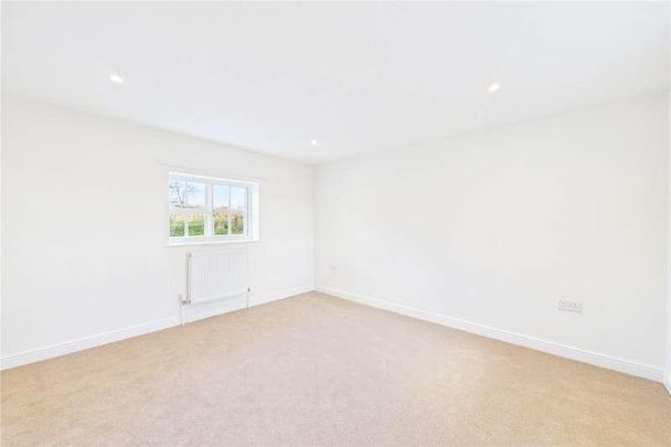 Farm Lane, Mortimer West End, Reading, Hampshire, RG7 - Photo 1