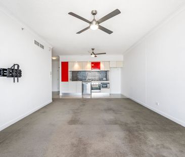 SPACIOUS UNFURNISHED 2 BEDROOM 1 BATHROOM WITH AMAZING CITY VIEWS - Photo 1