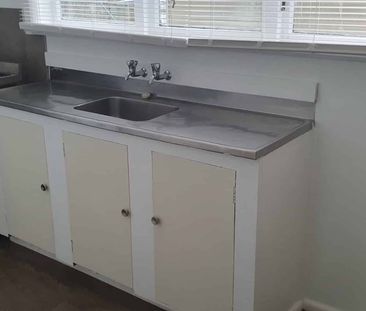 3 Bedroom Apartment - Photo 2