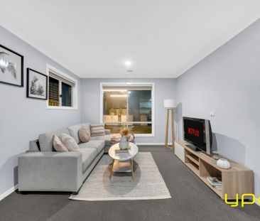 CONTEMPORARY FAMILY HOME IN A PRIME LOCATION! - Photo 2