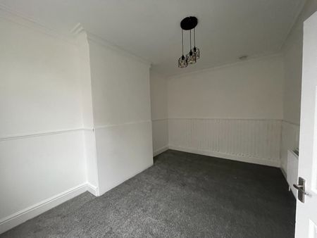 4 Bed End Terrace, Mitford Road, LS12 - Photo 5