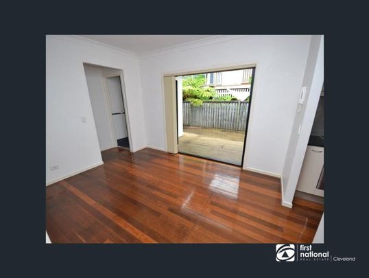 LOWSET UNIT IN GATED COMPLEX IN BEAUTIFUL KANGAROO POINT - Photo 1
