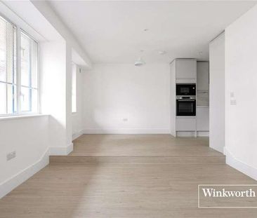 Arcadia Avenue, London, N3 - Photo 1