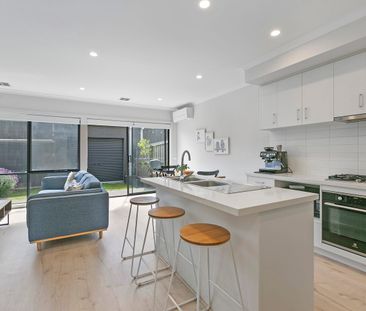 Beautiful Townhouse in Prime Location. - Photo 1