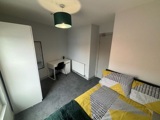 10 Bed Student Accommodation - Photo 1