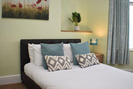 1 bedroom in a house share to rent - Photo 3