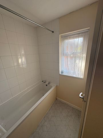 WALNUT TREE, MILTON KEYNES - 1 BEDROOM - Photo 2