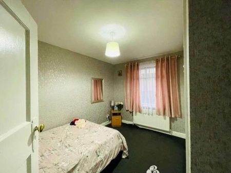 Katherine Road, East Ham, E6 - Photo 3