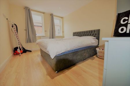 2 bedroom Flat in St Pauls Street, Leeds - Photo 3