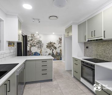 STUNNING MODERN FAMILY HOME WITH BEAUTIFUL INGROUND POOL IN VICTORI... - Photo 4