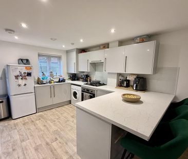 2 bedroom semi-detached house to rent - Photo 4