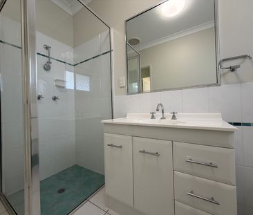 MODERN 4 BEDROOM HOME IN BOHLE PLAINS! - Photo 2