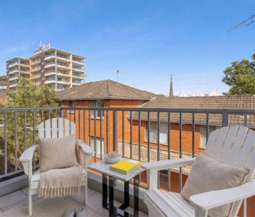 Sunlit Top-Floor Apartment in the Heart of Dee Why - Photo 5
