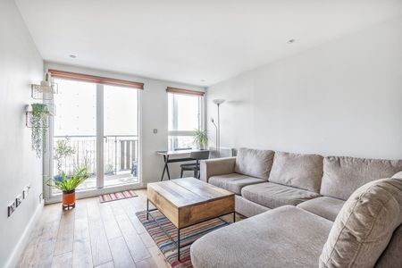 Seren Park Gardens, London, SE3 - Photo 2