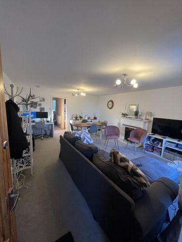2 bedroom ground floor flat to rent - Photo 2