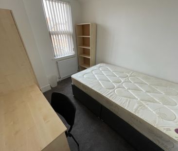 4 Bed Student Accommodation - Photo 4