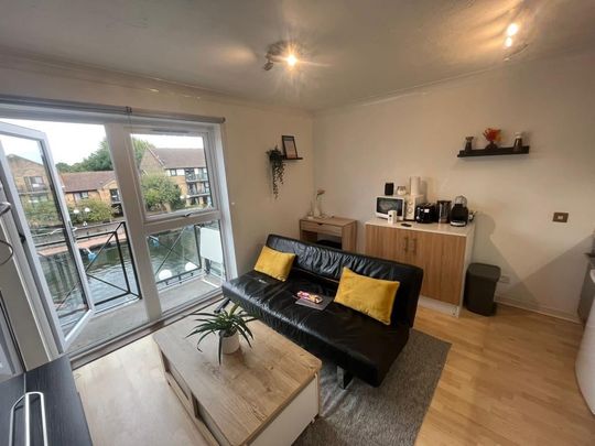 1 Bed Flat, Whiteadder Way, E14 - Photo 1