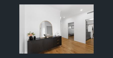 Contemporary Family Entertainer in Prime Position - Photo 2