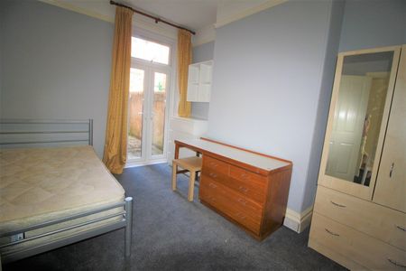 Waverley Avenue, Exeter - Photo 2