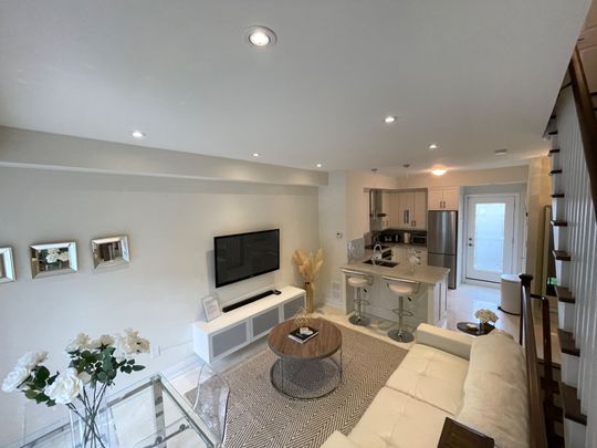 For Lease - 3077 Cawthra Road Unit# 12, Mississauga, Ontario - Photo 1