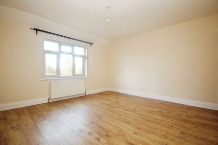 Lavender Avenue, Mitcham, CR4 3RS - Photo 4