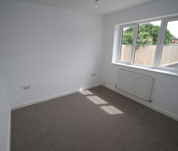 1 bedroom semi-detached bungalow to rent - Photo 3