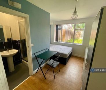 1 bedroom in a house share to rent - Photo 5