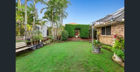 Lowset 4 bedroom home with pool! - Photo 3