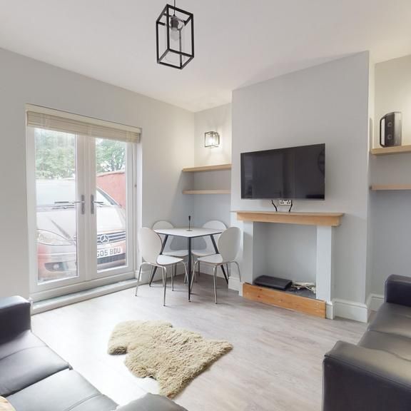 4 bedroom terraced house to rent - Photo 1