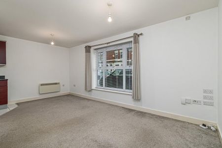 2 bedroom ground floor flat to rent - Photo 4