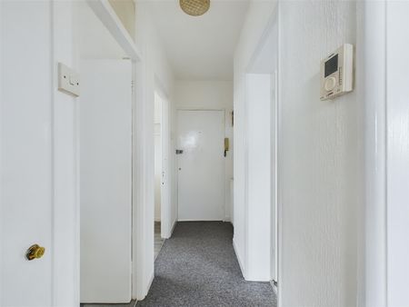 Wellington Court, 2 bedroom, Flat - Purpose Built - Photo 4