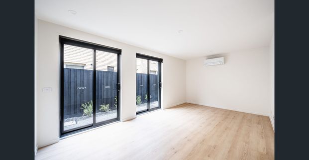 BOUTIQUE 1 BR GROUND FLOOR APARTMENT WITH COURTYARD - Photo 1