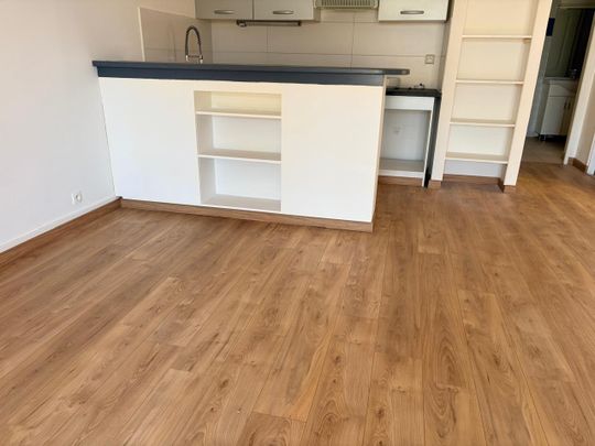 Location Appartement 2 pièces 63m² LES AVIRONS 97425 - Photo 1