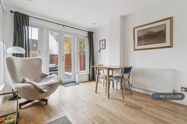 3 bedroom end of terrace house to rent - Photo 1