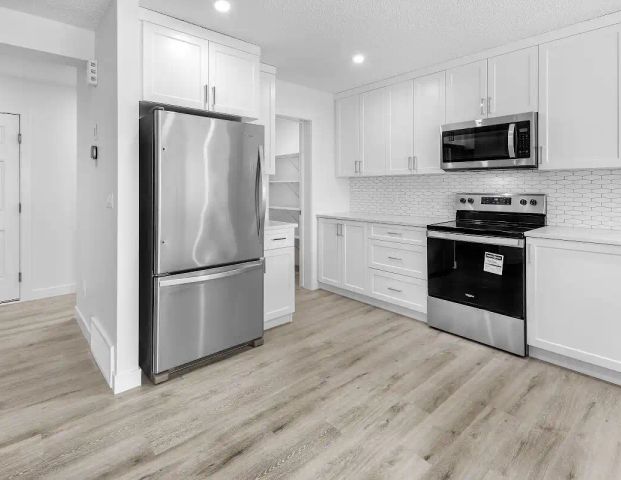 Luxury and Chic 3 Bedroom Main Floor Townhouse in Cavanagh! — 3 Bedrooms Main Floor - Photo 1