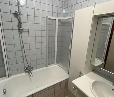 Ruim appartement in het centrum met 2 slaapkamers en lift. - Photo 4