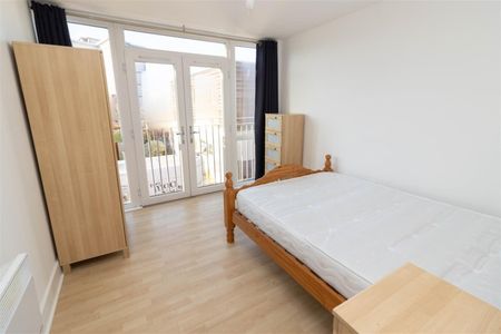 2 Bedroom Flat - Photo 2