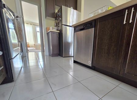 For Lease - 93 Allegra Drive Unit# Upper, Wasaga Beach, Ontario - Photo 3